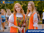 Огромный триколор и самые красивые девушки: как в Ростове отметили День российского флага
