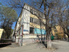 В жилом доме на Мечникова в Ростове обрушился потолок и треснула стена 