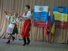 Песни и танцы народов Дона на фестивале культур исполнили ростовские школьники
