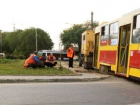 Сошедший с рельсов трамвай создал огромную автомобильную пробку в Ростове-на-Дону