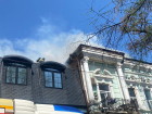 В центре Ростова загорелась крыша доходного дома Эрберга 