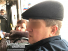Чувствующий себя «больным» мужчина подрался с ростовчанкой из-за места в маршрутном автобусе
