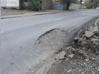Обсыпающаяся ростовская дорога повергла в шок местных жителей 