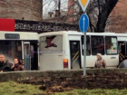 В Ростове на Центральном рынке гонка двух автобусов закончилась ДТП