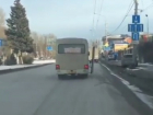 Водитель ростовской маршрутки подверг опасности пассажиров ездой с открытой дверью 