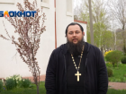 «Семью чаще разрушает не одна ссора, а постепенная утрата близости»: ростовский священник — о том, почему сегодня так трудно сохранить отношения 