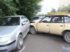 В Ростове на Северном водитель «Москвича» протаранил четыре иномарки и скрылся 