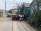 В Ростове грузовой автомобиль врезался в трамвай
