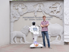 Дружелюбный робот-кассир WayBot продает билеты в ростовском зоопарке 