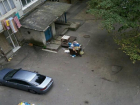 На Семашко жильцы одного из домов страдают от зловонного запаха залежавшегося мусора