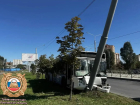 В Ростове автобус №67 врезался в опору ЛЭП на Еременко - водитель предварительно потерял сознание