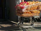 "Облапанные" десятками грязных рук хлебные батоны возмутили жителя Ростова