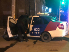 Два автомобиля после столкновения вылетели на тротуар в центре Ростова