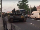 Перекрывшие центр Ростова танки и ракетные установки попали на видео