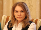 Ростовский депутат-единоросс помогает бомжам, а ее супруг ездит на элитной иномарке