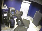 Грабители в масках похитили два банкомата из ТЦ в Ростовской области