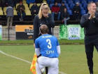 Словацкий игрок по примеру экс-футболиста «Ростова» сделал любимую счастливой прямо на поле  