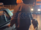 Водитель привязал собаку к бамперу и тянул по дороге в ростовском Донецке