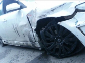 Из-за повреждений авто, нарушитель не смог далеко уехать