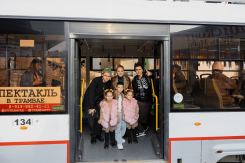 Ростовчанам предложили встретить Новый год прямо в трамвае