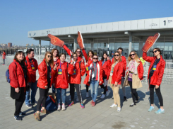 Неоценимую поддержку во время первого матча на «Ростов-арене» оказали волонтеры ДГТУ