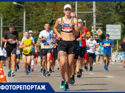 «Все бегут, и я бегу»: в Ростове прошел Всероссийский полумарафон «ЗаБег.РФ»