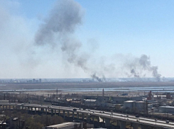 Между Ростовом и Батайском разбушевался сильный пожар