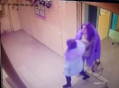 Вопиющий акт вандализма ростовских девушек в ЖК «Екатерининский» попал на видео