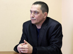 Депутат-коммунист из Ростова живет на 716 рублей в день и владеет тремя сараями