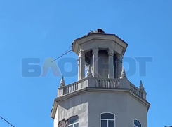 В ростовской мэрии прокомментировали обрушение шпиля на историческом здании на Большой Садовой