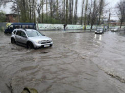 «Равняемся на Ростов»: жители Миллерово показали, как улицы города затапливает после дождя