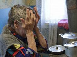 Симпатичным мошенницам не глядя отдавали деньги пенсионерки в Ростовской области