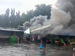 В Аксае горел рынок на Ленина