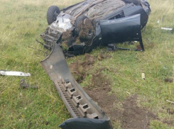 Молодой водитель погиб, опрокинув на скорости свой автомобиль в кювет в Ростовской области