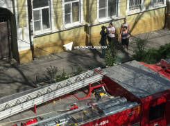 В Ростове загорелась опора ЛЭП 