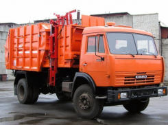 Водитель легкового авто погиб в ДТП с мусоровозом на трассе в Ростовской области