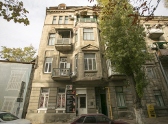 Власти проигнорировали коммунальную аварию, из-за которой рушится уникальный исторический дом в Ростове
