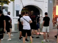 Массовая драка со стрельбой и взрывами произошла в центре Ростова