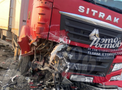 Два человека погибли, трое маленьких детей пострадали в страшном ДТП на донской трассе