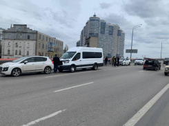 Три человека пострадало в массовом ДТП на мосту Сиверса в Ростове 11 апреля