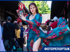 Мастера средневекового боя схлестнулись в битве за кубок Старого города на фестивале «Меч Дона»