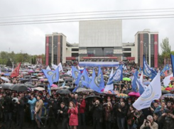 В Ростове на Театральной площади почти 15 тысяч человек спели песню «День Победы» 