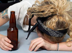 Пьяная мать забыла четырехмесячную дочь на лавочке в Ростовской области