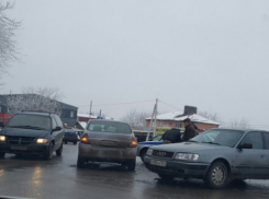 Столкновение иномарок затруднило движение в Первомайском районе Ростова