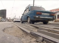 Ужасы дорожного покрытия известного проспекта в Ростове показал телеканал «Россия 24»