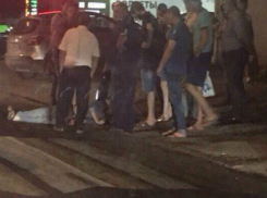 Прижавшаяся к тротуару маршрутка отправила в нокаут переходившего дорогу по зебре мужчину в Ростове