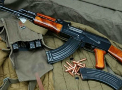 Автомат Калашникова пытался провезти на Украину россиянин через границу в Ростовской области