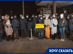 «Просим помощи у тех, кто сейчас в тепле»: из-за отсутствия парковки ростовчане не могут получить ключи от своих квартир