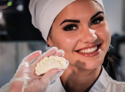 «Свадебный» вареник с сюрпризом с гордостью показала на видео Мисс ФК «Ростов»