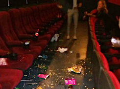 Перевозбужденные «Веномом» школьники сводили с ума посетителей кинотеатра в Ростове